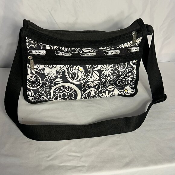 lesportsac crossbody Black and white with lots of zipper pockets - Picture 3 of 7